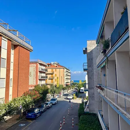 A 100 Mt Dalla Apartment *